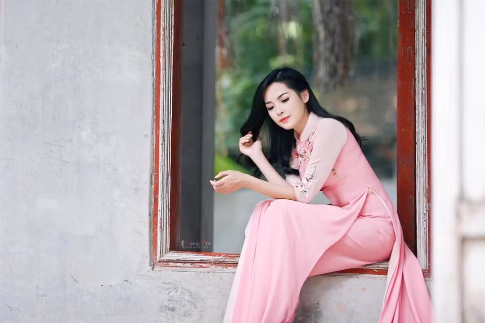 Nét đẹp trong sáng, hiện đại đúng chuẩn như một hot girl Hàn Quốc. Nhìn thấy Quỳnh của hiện tại, nhiều cô gái khác cũng can đảm dao kéo để có được cơ hội đổi đời.