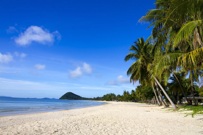 Chumphon, Thái Lan: Tỉnh Chumphon có hơn 40 hòn đảo với phong cảnh nguyên sơ và các làng chài địa phương để du khách khám phá. Bạn cũng có thể tham gia nhiều hoạt động hấp dẫn trên bãi biển ở đây. Chumphon, Thái Lan: Tỉnh Chumphon có hơn 40 hòn đảo với phong cảnh nguyên sơ và các làng chài địa phương để du khách khám phá. Bạn cũng có thể tham gia nhiều hoạt động hấp dẫn trên bãi biển ở đây.