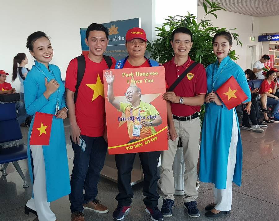 Nhằm phục vụ các chuyến bay đặc biệt đến Bacolod, Vietnam Airlines đã có các nhân viên sang tiền trạm và làm việc trước với sân bay Bacolod. Tất cả công tác chuẩn bị cho chuyến bay như xăng dầu, suất ăn, in thẻ lên máy bay... của các chuyến bay từ Bacolod về Việt Nam đều được chuẩn bị sẵn, mang theo từ Việt Nam.