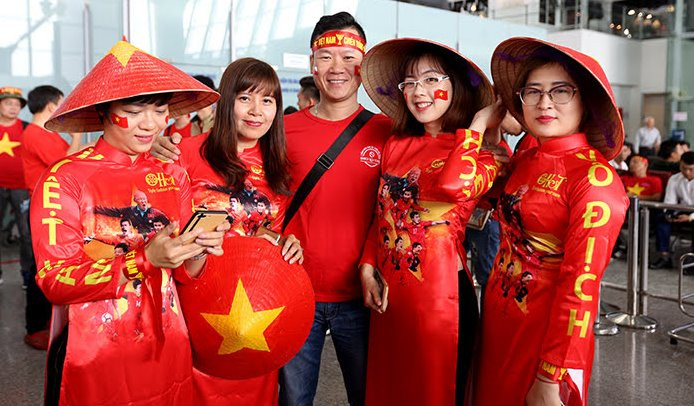 Chiều về, với hành khách đi từ TP.HCM, sau khi kết thúc trận bóng đá, các CĐV di chuyển luôn ra sân bay Bacolod để làm thủ tục trở về Việt Nam lúc 23h30 đêm nay trên chuyến bay VN9650.