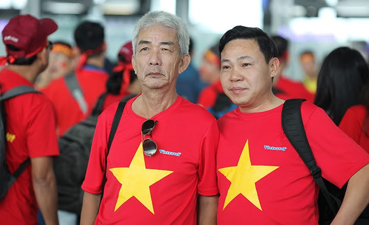 Được biết, đã có hơn 300 CĐV đi trên các chuyến bay thẳng đặc biệt của Vietnam Airlines sang Philippines cổ vũ cho đội tuyển Việt Nam.
