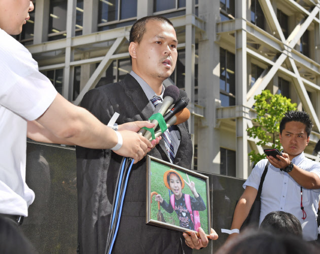 Buổi xử án đã nhận được rất nhiều sự quan tâm từ cư dân mạng và người dân Nhật Bản khi đã có hơn 1.359 người đăng ký đến xem phiên tòa qua trực tuyến từ trước đó. Mặc dù phòng chỉ có 65 chỗ ngồi, nhưng đã có tới 327 người đến xếp hàng để nghe bản án cuối cùng dành cho bị cáo Yasumasa Shibuya.