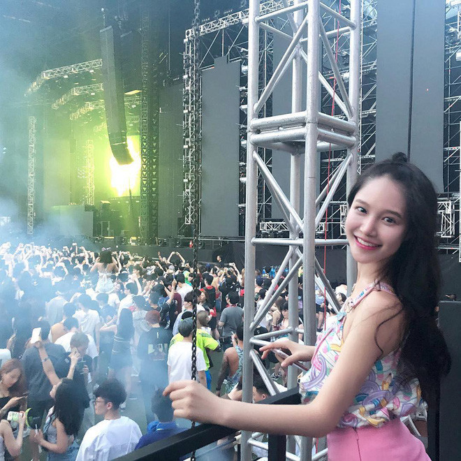 Ultra Korea 2018 đang là "thỏi nam châm" hút dàn trai xinh gái đẹp đến từ khắp nơi đổ về để vui chơi, kết bạn và "xoã" hết mình tại lễ hội.