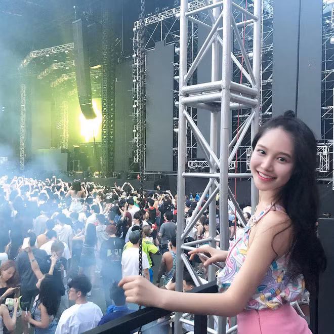 Ultra Korea 2018 đang là "thỏi nam châm" hút dàn trai xinh gái đẹp đến từ khắp nơi đổ về để vui chơi, kết bạn và "xoã" hết mình tại lễ hội.