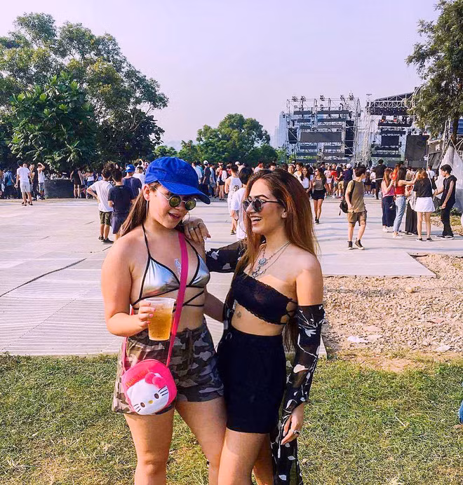 Giới trẻ đến đây đều có style riêng, tuy nhiên cùng chung xu hướng trẻ trung, năng động.