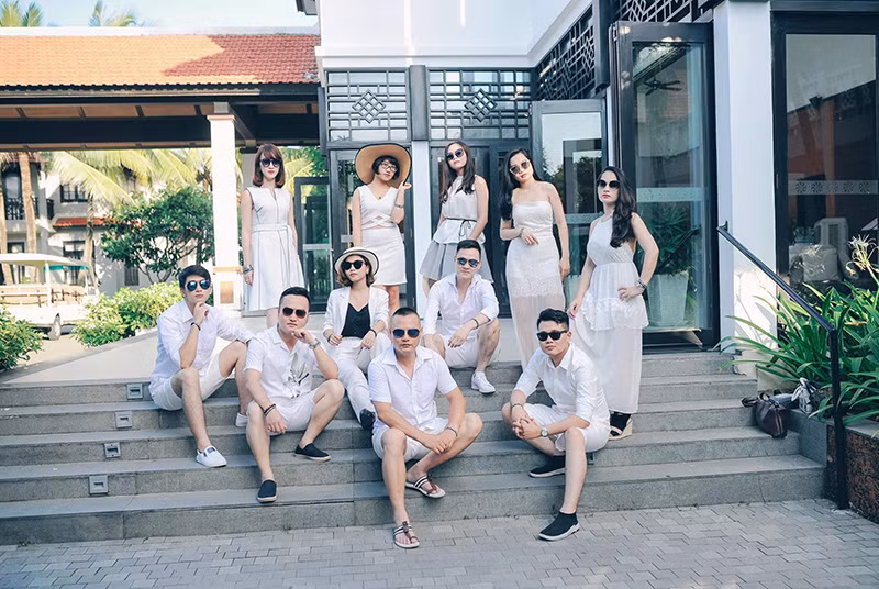 Hè đến nhà nhà, đây cũng là cơ hội để các công ty, tập thể doanh nghiệp tạo điều kiện để cho nhân viên của mình được nghỉ ngơi xả stress, tạo sự đoàn kết, gắn bó thông qua những chuyến đi cùng nhau.