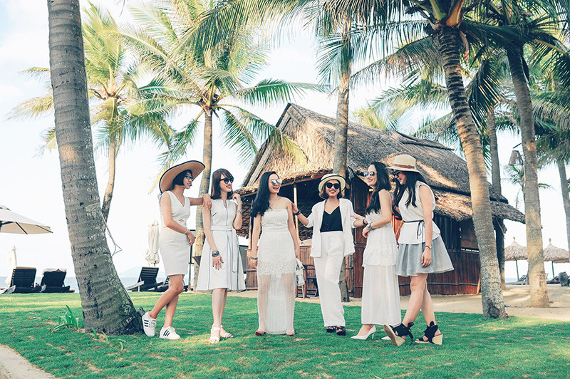 Concept của bộ ảnh được chuẩn bị rất là kỹ lưỡng, thật hiếm có thể tìm được nhiều nhân vật "chịu chơi" thế này quy tụ tại một nơi. Phải chăng người đứng đầu chính là người "truyền cảm hứng".