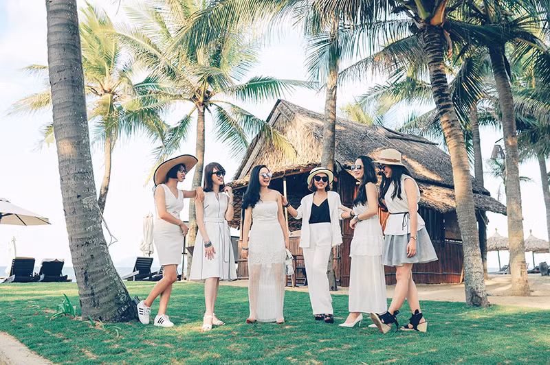 Concept của bộ ảnh được chuẩn bị rất là kỹ lưỡng, thật hiếm có thể tìm được nhiều nhân vật "chịu chơi" thế này quy tụ tại một nơi. Phải chăng người đứng đầu chính là người "truyền cảm hứng".