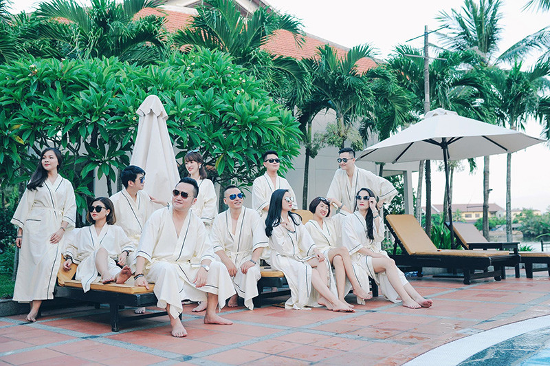 Toàn bộ nhân viên công ty chẳng cần kè kè điện thoại, hay gậy selfie vẫn có cả "rổ'" ảnh đẹp mang về, treo avatar với cover Facebook cả năm không hết.