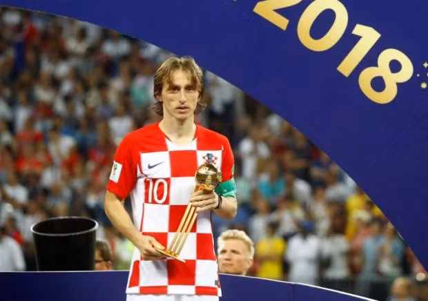 Tiền vệ Luka Modric của tuyển Croatia đã giành được danh hiệu Quả bóng Vàng. Ảnh: Standard.