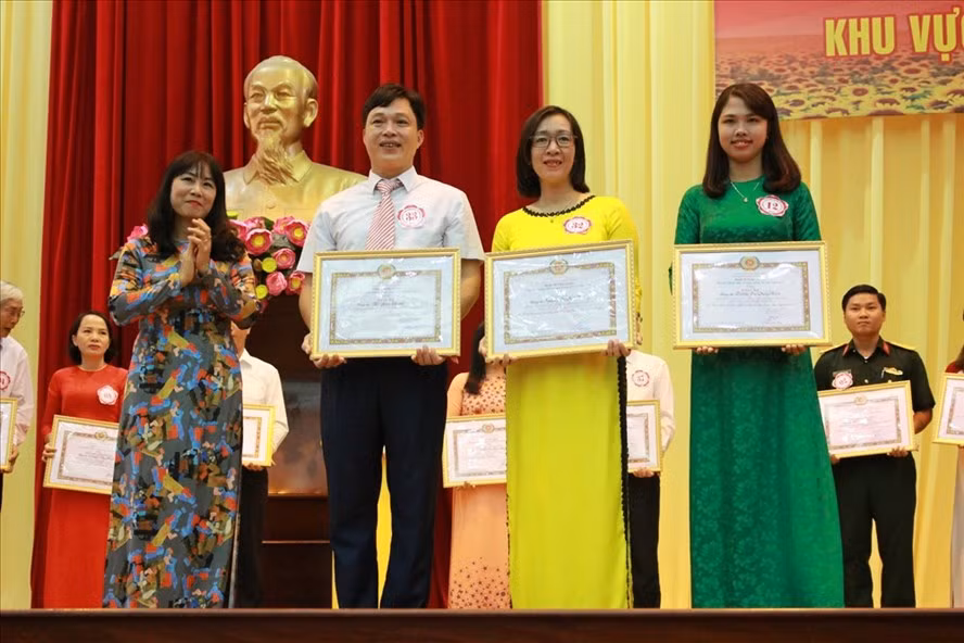 6 ca nhan xuat sac trong hoi thi Giang vien ly luan chinh tri gioi mien Trung - Tay Nguyen