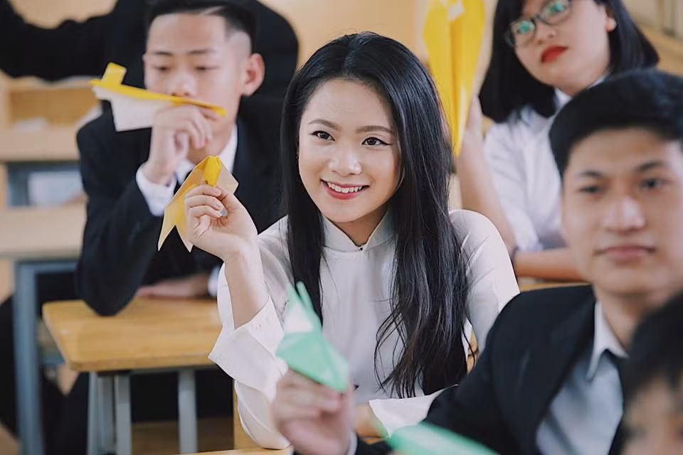 Cô gái dance sport ghi điểm bởi phần nhận định hay về trận cầu. Ngoài ra người hâm mộ bị hút bởi khuôn mặt lôi cuốn và phong cách thời trang trẻ trung khi xuất hiện trên truyền hình.