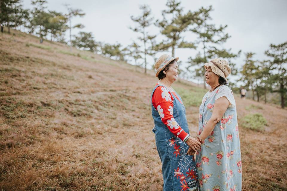 Ai cũng mơ ước có bộ ảnh du lịch Đà Lạt như đôi bạn thân U80 này - Hình 4 Ai cung mo uoc co bo anh du lich Da Lat nhu doi ban than U80 nay-Hinh-4