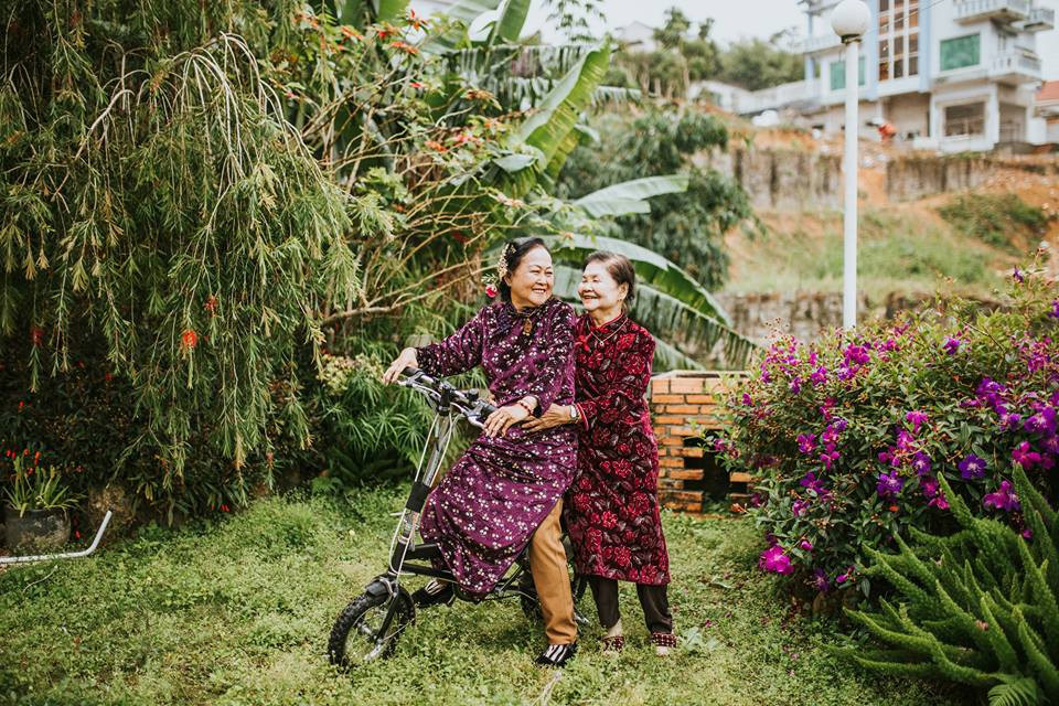 Ai cũng mơ ước có bộ ảnh du lịch Đà Lạt như đôi bạn thân U80 này - Hình 7 Ai cung mo uoc co bo anh du lich Da Lat nhu doi ban than U80 nay-Hinh-7