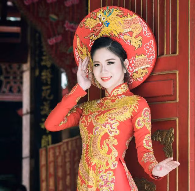 Bùi Kim Quyên đến từ Đại học Luật TP.HCM. Cô là nhân tố đặc biệt, đam mê âm nhạc cổ truyền, từng trình bài trích đoạn cải lương Tiếng trống Mê Linh trong đêm bán kết. Đây là thí sinh được đánh giá thú vị nhất khu vực miền Nam.