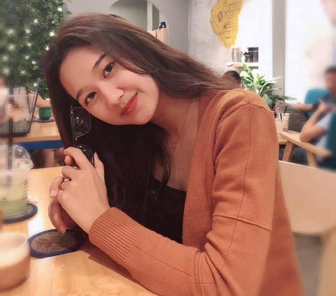 Phan Thị Hoài Thương là sinh viên Đại học Sư phạm TP.HCM. Cô đang theo đuổi ngành Giáo dục mầm non, tiếp bước truyền thống nhà giáo từ gia đình. Gương mặt nữ tính, thanh tú là điểm cộng của cô gái trường sư phạm.