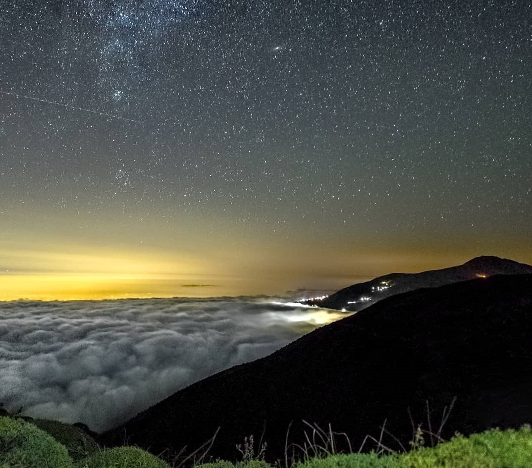 Ở vị trí quanh năm bao phủ tuyết trắng, cách mặt nước biển khoảng 2.700 m, ngọn núi Alborz (Iran) cao nhất khu vực Trung Đông cũng từng xuất hiện khung cảnh biển mây phủ kín thung lũng, làm xao xuyến lòng người.