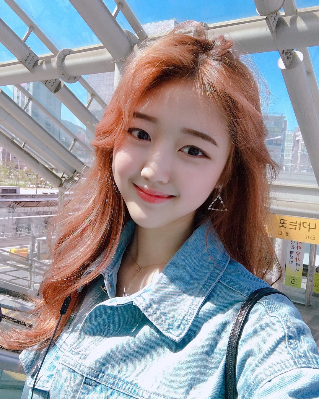 Cô nàng sở hữu vẻ đẹp hồn nhiên, trong trẻo.