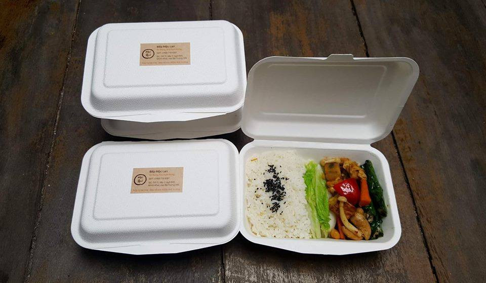 Mới đây, hộp cơm làm từ bã mía là một giải pháp chọn lựa tuyệt vời được giới trẻ ưa dùng, vừa tiện dụng nhưng lại vẫn tốt cho môi trường và sức khoẻ. Hiện tại, hộp cơm thân thiện với môi trường đang bắt đầu dần trở nên phổ biến.