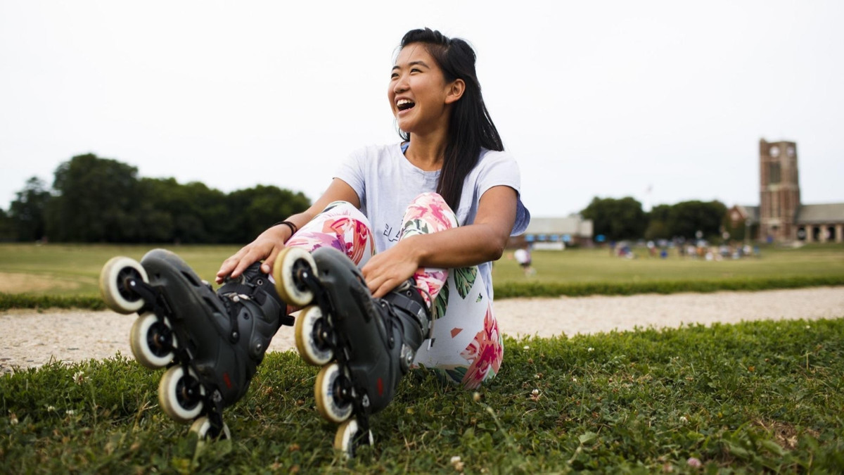 Co gai 23 tuoi truot patin “phuot” xuyen nuoc My khi khong mot xu dinh tui
