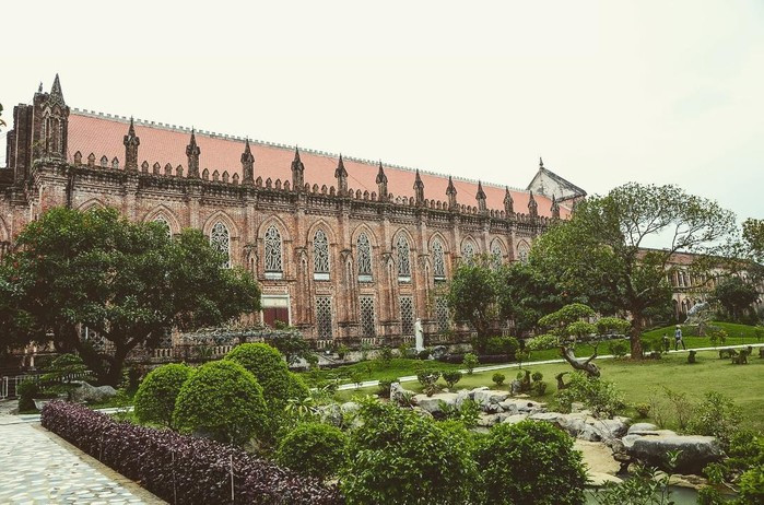 Ninh Bình nổi tiếng với rất nhiều điểm đến du lịch linh thiêng và đẹp nức lòng người. Có thể kể đến là chùa Bái Đính, Tam Cốc Bích Động, danh thắng Tràng An… Tuy nhiên, nếu đến Ninh Bình mà bạn bỏ qua một nơi “sống ảo” tuyệt vời như Đan viện Châu Sơn thì thật là đáng tiếc.