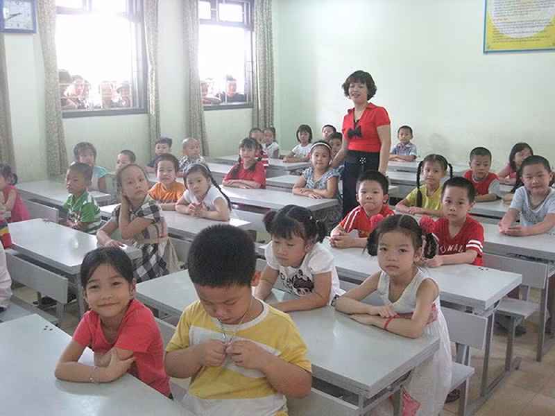 Ha Noi: Chen chuc 70 hoc sinh trong mot lop