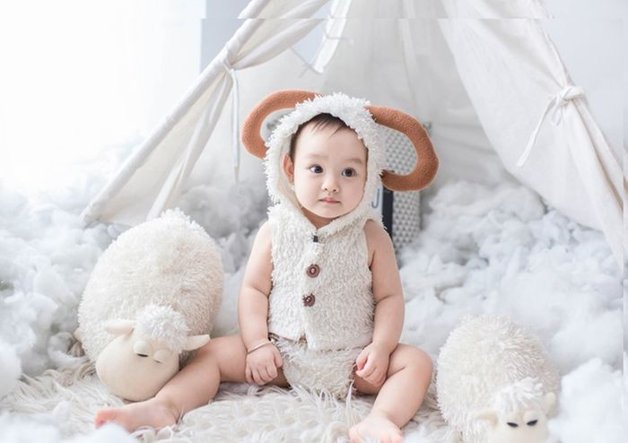 Đáng yêu, kháu khỉnh và lém lỉnh là những cụm từng khán giả dành tặng cho Cherry con gái của người mẫu Hồng Quế.