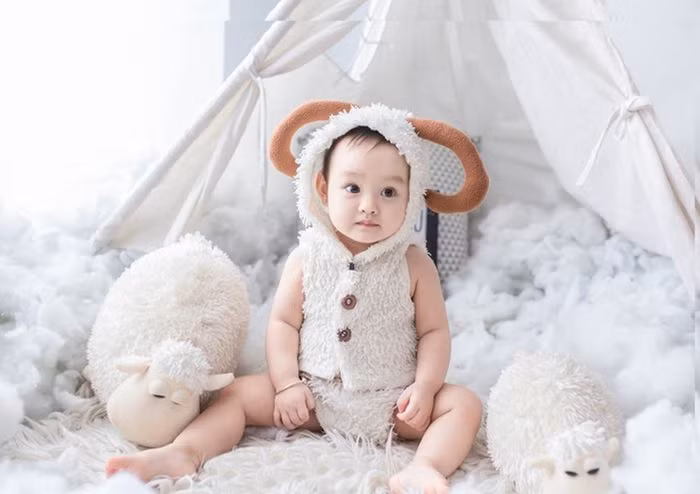 Đáng yêu, kháu khỉnh và lém lỉnh là những cụm từng khán giả dành tặng cho Cherry con gái của người mẫu Hồng Quế.