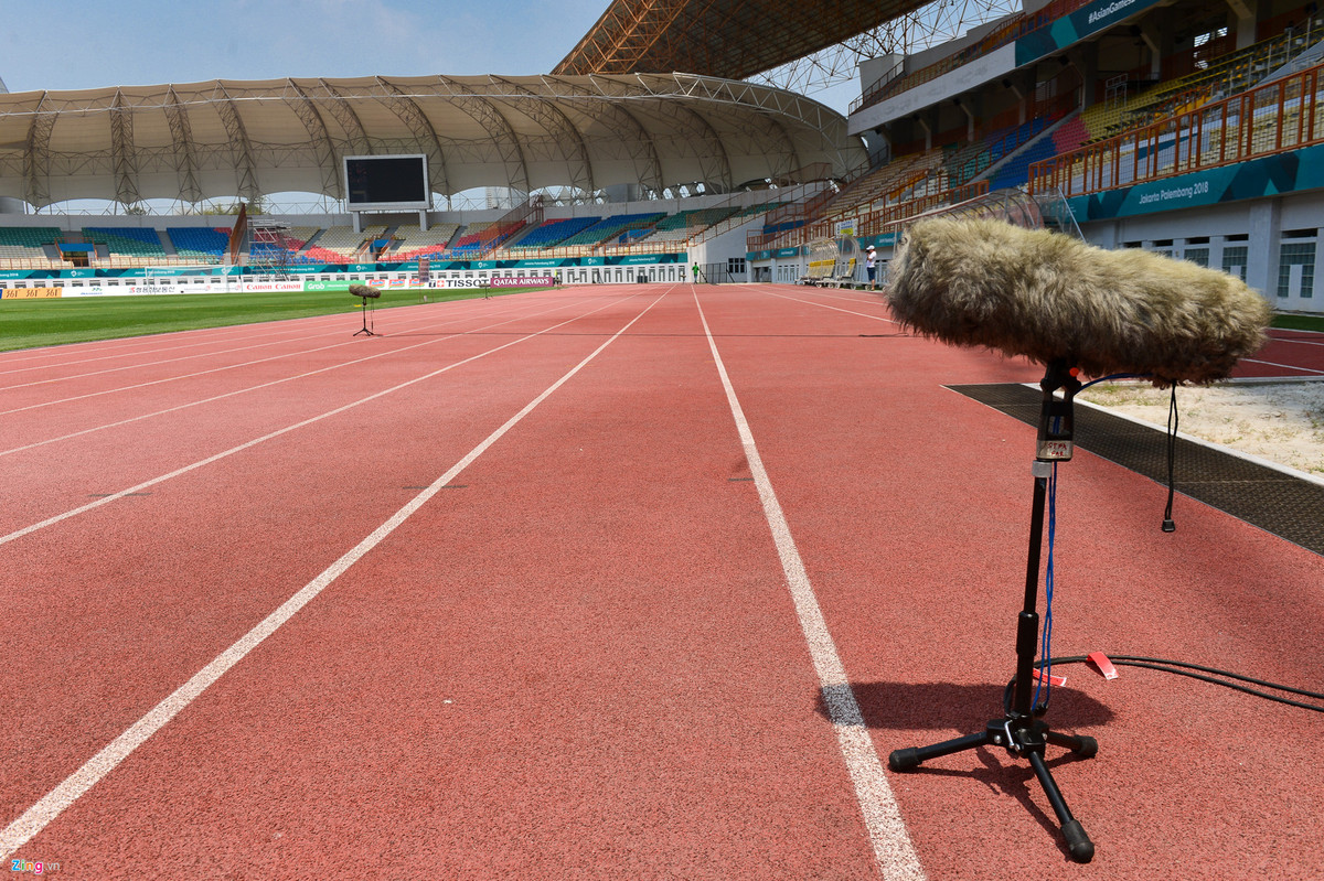 Đường piste của sân cũng trong tình trạng hoàn hảo, có thể dùng làm nơi thi đấu cho các môn điền kinh.