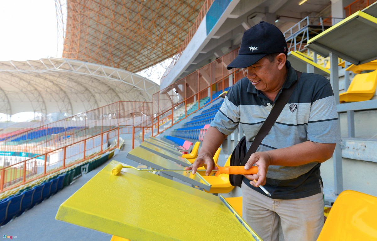 Khu vực dành cho phóng viên viết tại khán đài A là khu vực cuối cùng đang được hoàn thiện.