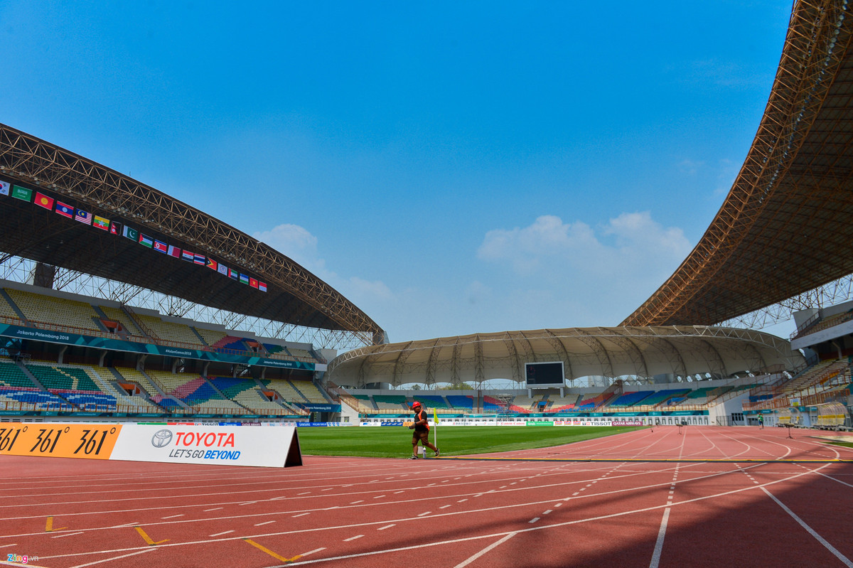 Trưa 12/8, tức là 2 ngày trước khi trận đấu đầu tiên của Olympic Việt Nam diễn ra, sân vận động Wibawa Muki đã gần như hoàn thiện.