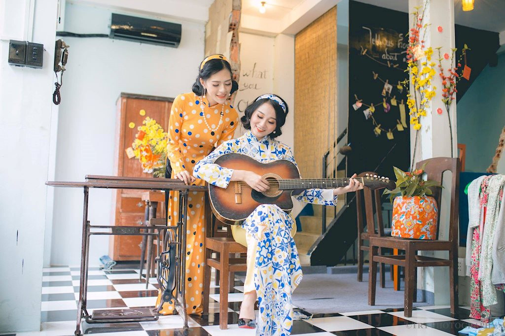 Chia sẻ về những khó khăn trong nghề, Mỹ Hạnh tâm sự: “Khi mình làm trong một sự kiện như khai trương, họp báo thì mình sẽ giống như là bộ mặt của công ty. Vì vậy luôn phải tươi cười, niềm nở, kể cả lúc chào khách và lúc hỗ trợ trên sân khấu. Một trong những khó khăn nữa đó là nhiều người có cái nhìn tiêu cực, phiến diện về nghề PG. Nhưng họ đâu biết rằng, làm PG cũng rất vất vả, nhiều lúc phải đứng trên giày cao gót liên tục đến 12 tiếng, mình vừa mỏi vừa đau, nhưng vẫn phải nghiêm túc cho đến khi kết thúc công việc mới được nghỉ”.