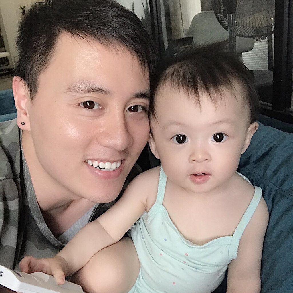 Kiên Hoàng thường xuyên đăng tải hình ảnh cùng con gái lên mạng xã hội. Cô bé xinh xắn là niềm hạnh phúc lớn nhất của cặp đôi. Cam Cam thừa hưởng vẻ đẹp của bố mẹ, được dự đoán là hot girl trong tương lai.