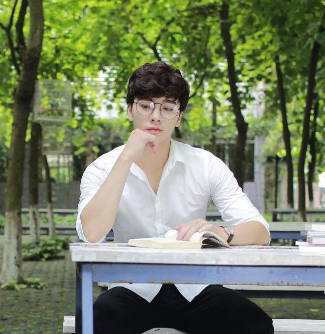 Chàng trai trong ảnh có góc chụp nghiêng khá cuốn hút, lại thêm nước da trắng bóc láng mịn, khiến nhiều người nhầm tưởng anh là "sao Hàn"