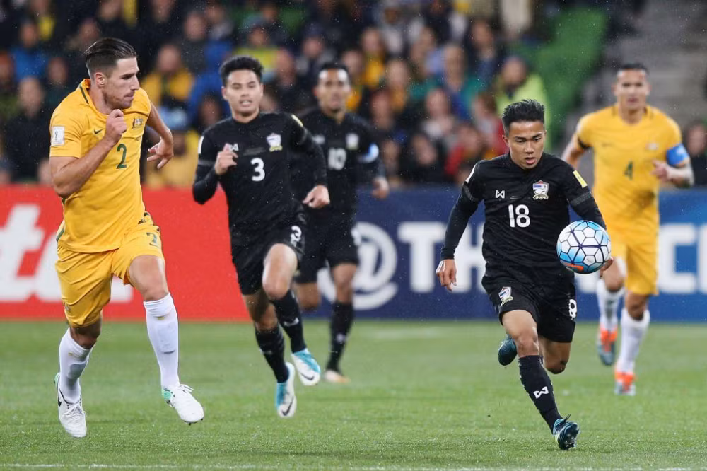 Thai Lan tiep tuc tung hoa mu, goi toan 'Tay' chuan bi AFF Cup 2018