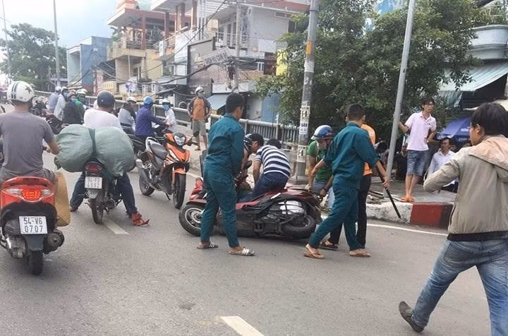 No sung khong che 3 ten cuop tao ton, chong tra luc luong truy duoi