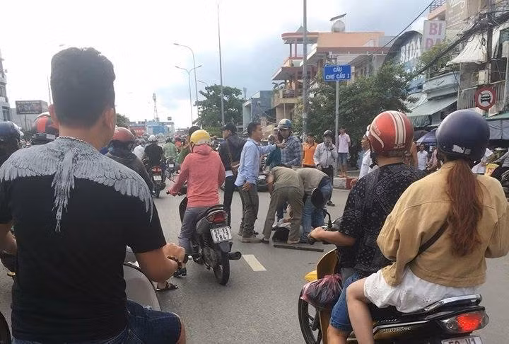 No sung khong che 3 ten cuop tao ton, chong tra luc luong truy duoi-Hinh-2