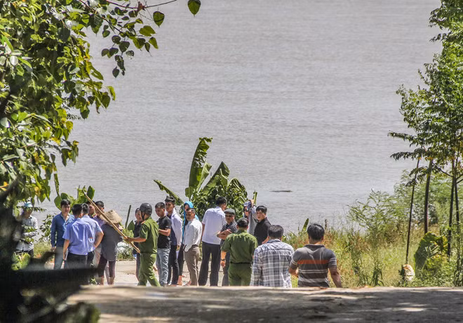 Cơ quan chức năng đang dựng lại hiện trường vụ việc. Ảnh: Quang Huy.