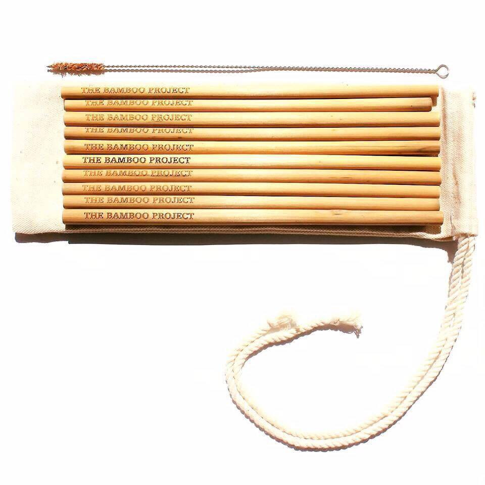 Giới trẻ Việt đã "phát minh" ra một chiếc ống hút rất "cây nhà lá vườn". Đó là ống hút tre.