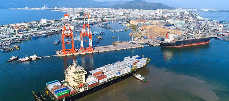 Dai gia thau tom cang Quy Nhon: Trum khoang san, mua khach san Daewoo-Hinh-2