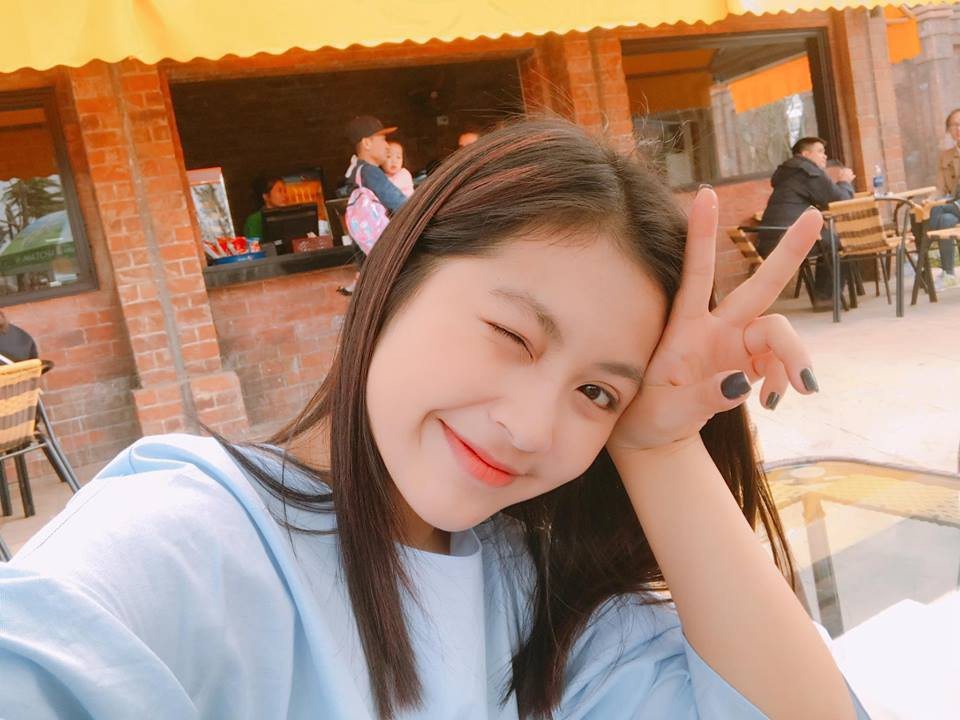 Nữ chính là diễn viên trẻ từng tham gia nhiều bộ phim như: Bạch mã hoàng tử, Long Thành cầm giả ca, Nếp nhà… Cô cũng từng đoạt giải Á khôi Duyên dáng Hà thành 2014.