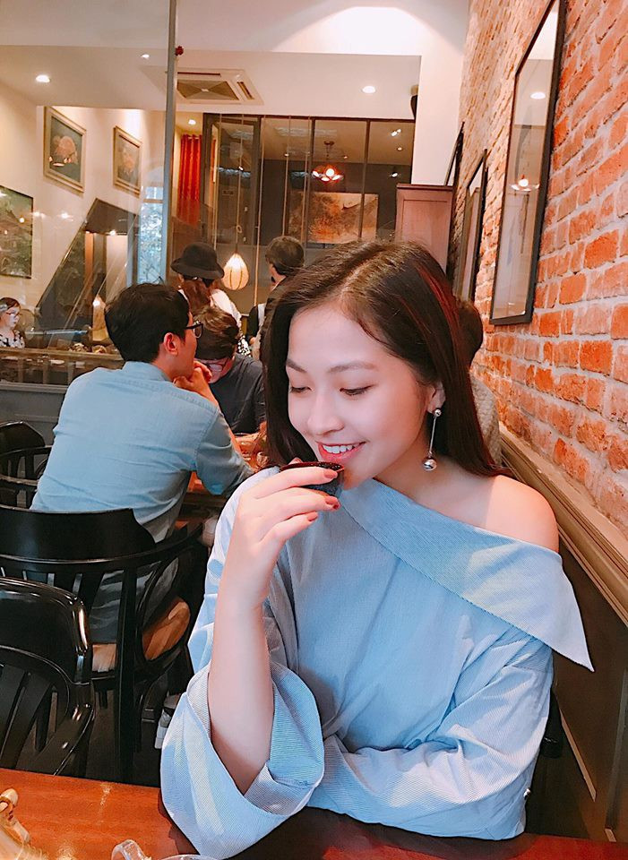 Hà Anh cũng sở hữu phong cách thời trang trẻ trung và thu hút.