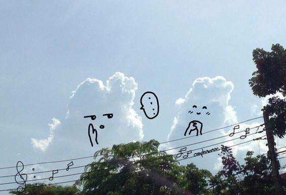 Trong con mắt của các bạn trẻ, bất cứ đám mây nào cũng có thể biến thành các nhân vật hoạt hình ngộ nghĩnh.