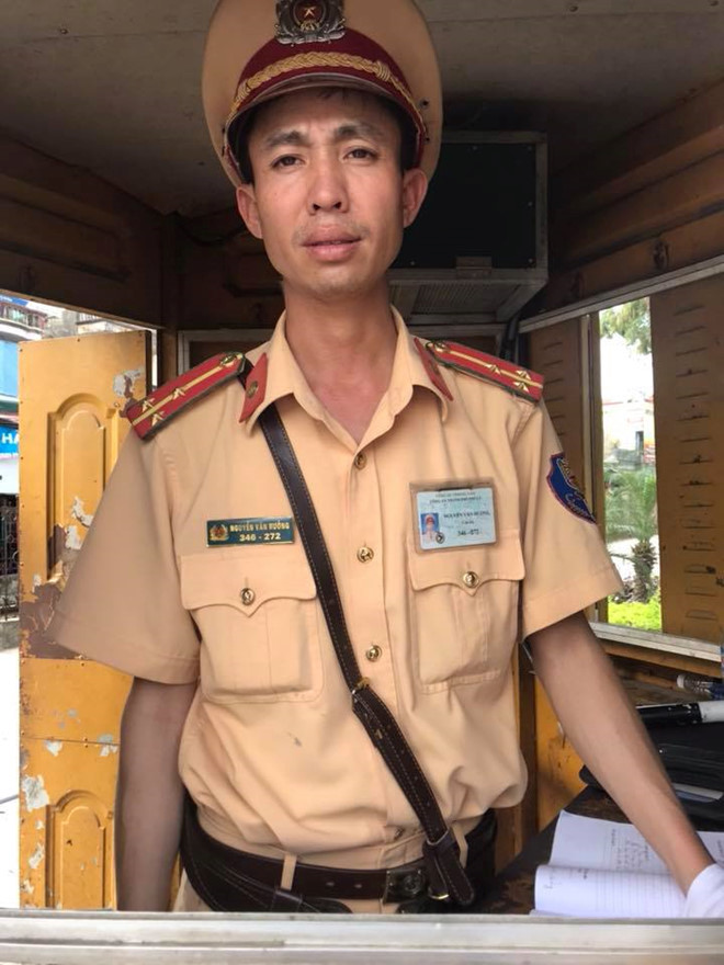 Thượng uý Nguyễn Văn Hưởng bất ngờ khi câu chuyện được nhiều người quan tâm. Ảnh: T.K.