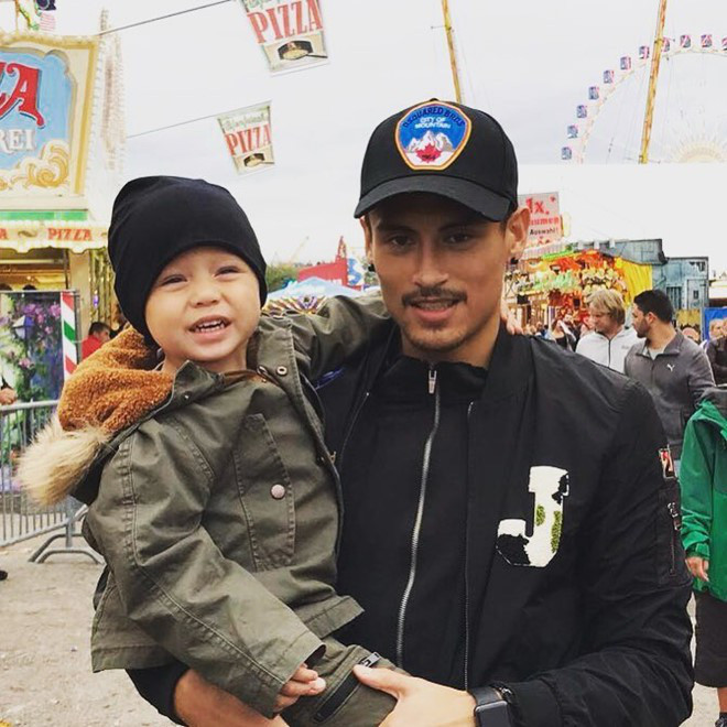 Đây cũng là lần thứ 6 "bản sao Hoa Vinh" có mặt trong đội tuyển quốc gia và chơi ở vị trí hậu vệ.