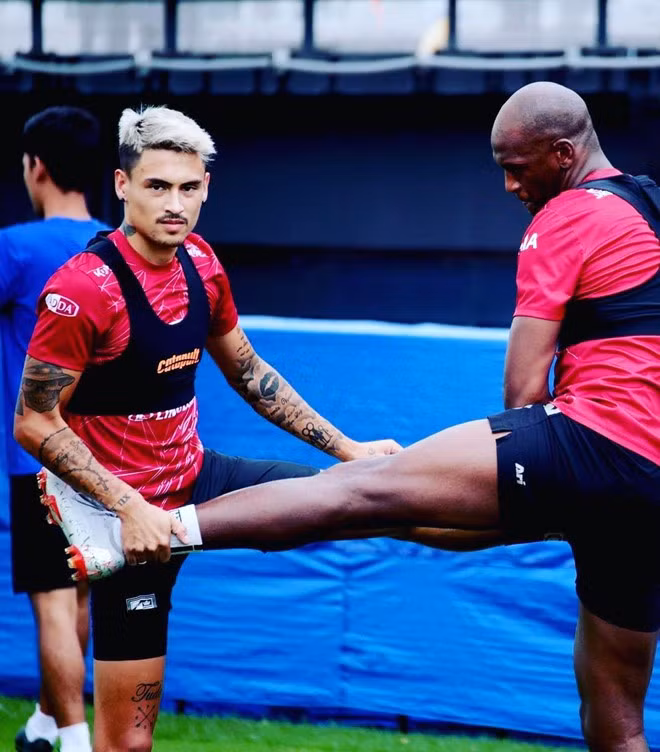 "Bản sao" của Hoa Vinh tại AFF Cup 2018, có ngoại hình rất Tây và quyến rũ, anh là con lai 2 dòng máu Đức - Thái