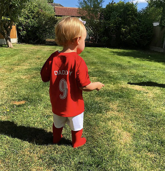 Bao buồn bã dường như được đẩy lùi nhờ cậu bé mới hai tuổi rưỡi này.