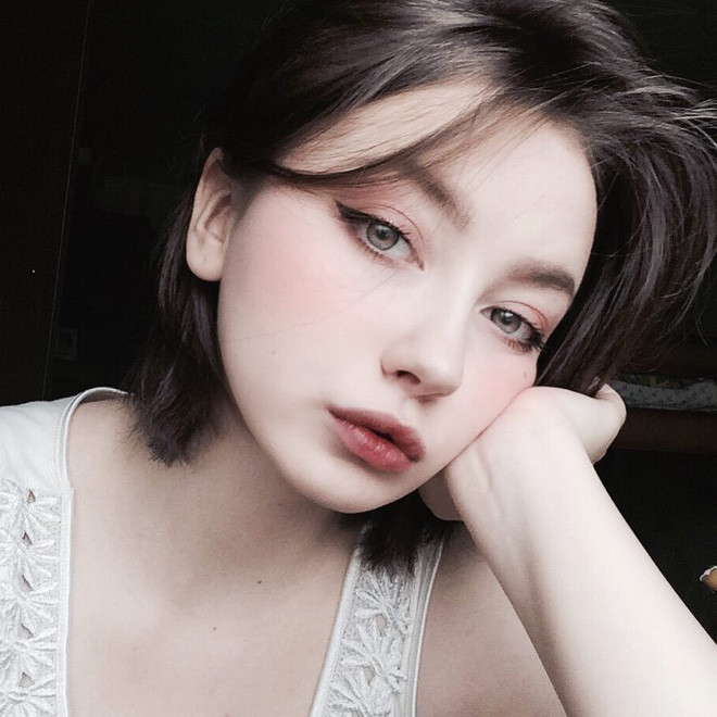 Hiện tại, trang cá nhân của hotgirl Nga có hơn 30k lượt theo dõi và con số này chắc chắn sẽ còn tăng lên, vì cô nàng ngày càng nhận được nhiều tình cảm yêu mến của cư dân mạng.