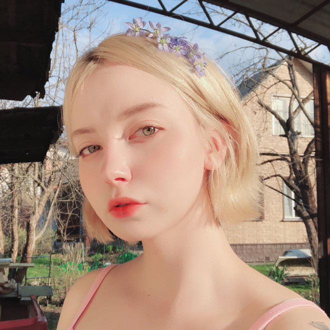 Thật không quá khi nói rằng, vẻ đẹp của cô nàng như được điêu khắc từ những thiên thần.