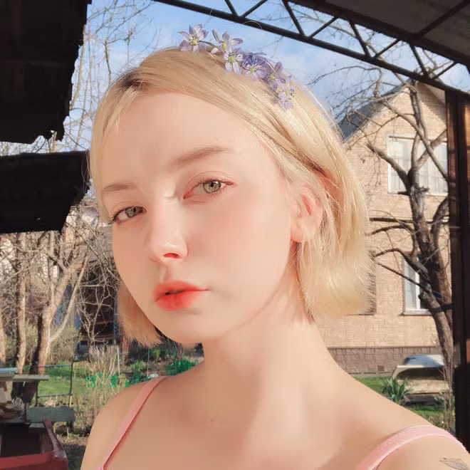 Thật không quá khi nói rằng, vẻ đẹp của cô nàng như được điêu khắc từ những thiên thần.